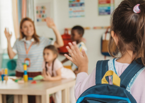 Two Different Early Learning Settings: What They Reveal About Learning Quality